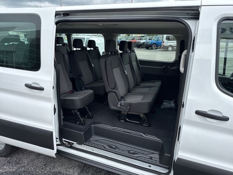 2025 Ford Transit Wagon XLT