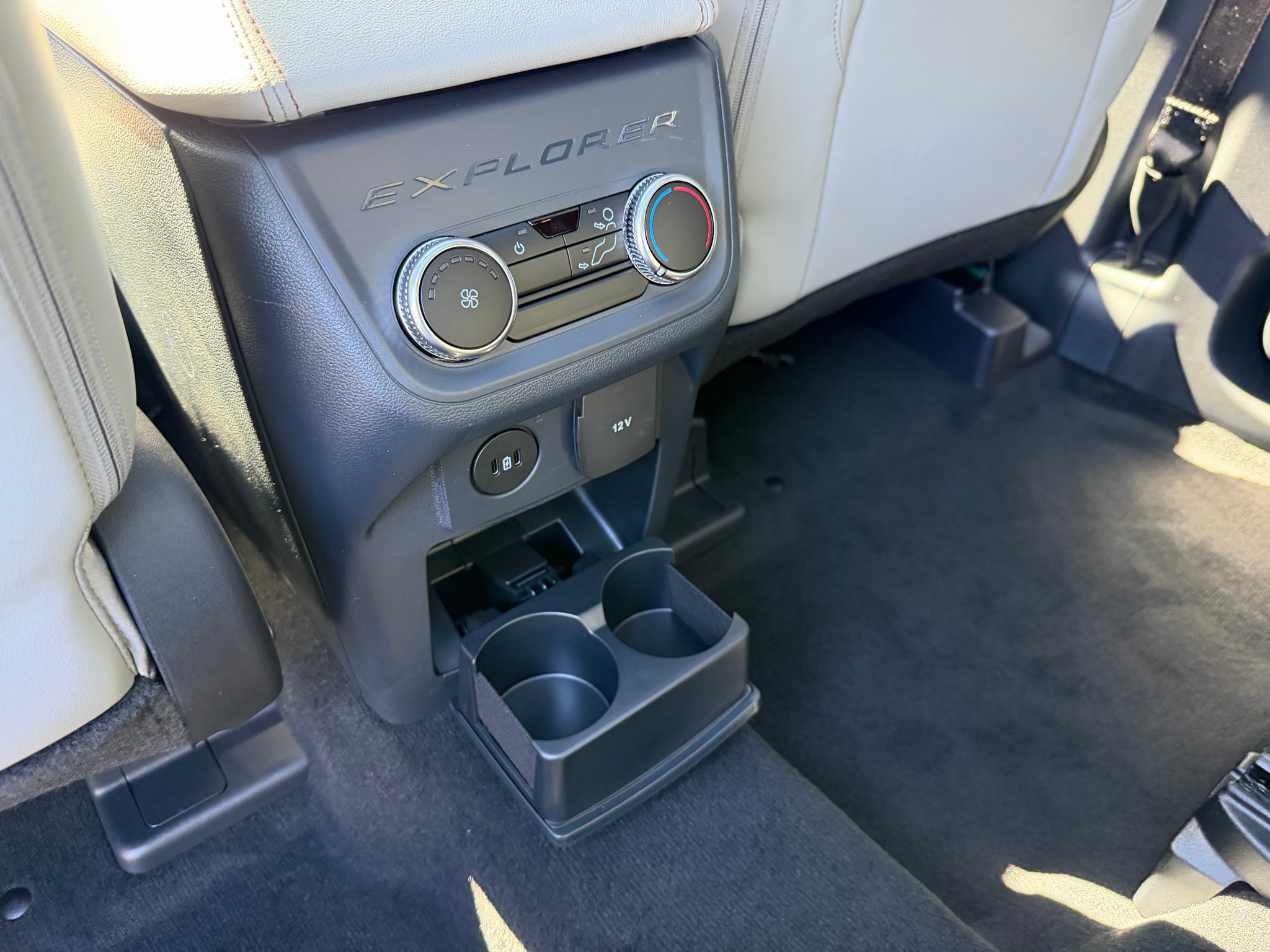 2027 Ford Explorer Active w/200A Pkg