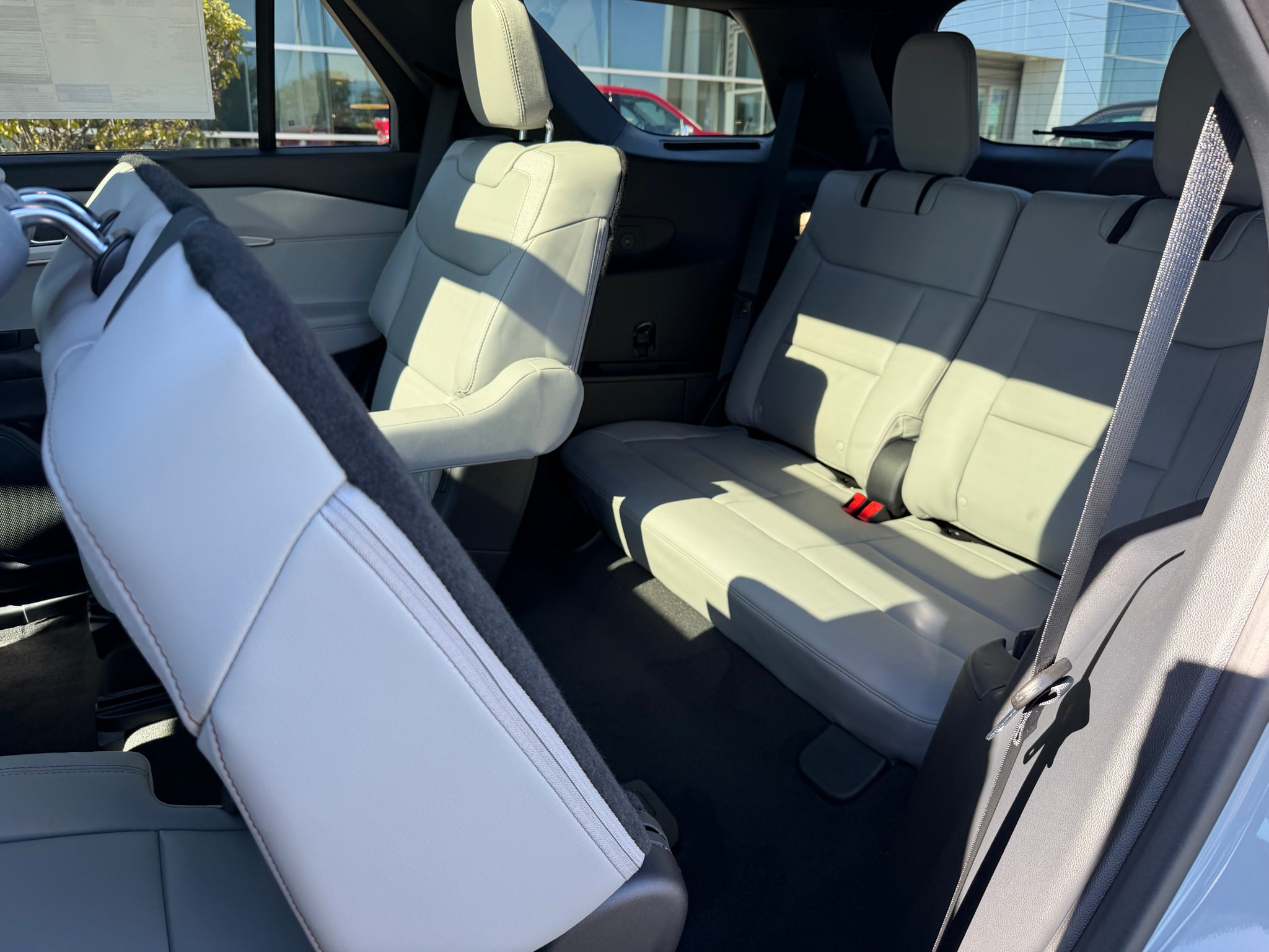 2027 Ford Explorer Active w/200A Pkg