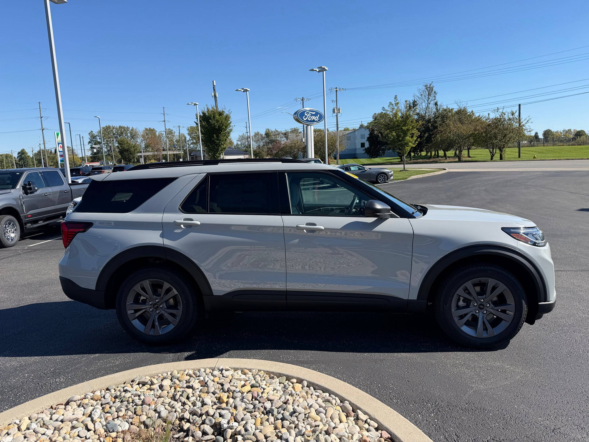 2027 Ford Explorer Active w/200A Pkg