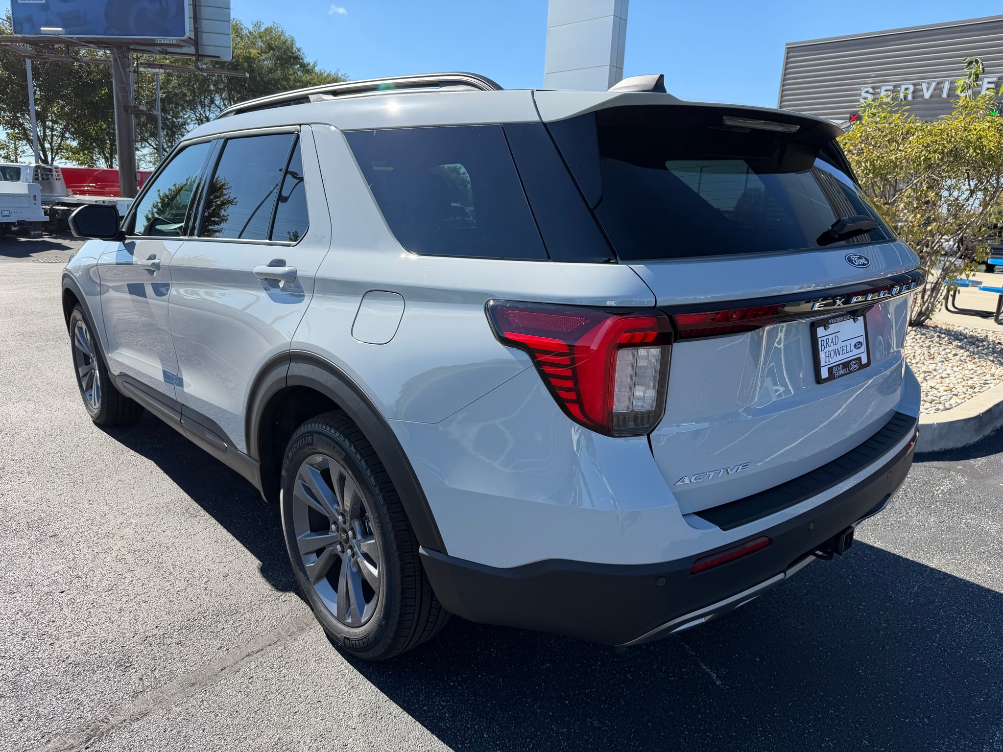 2027 Ford Explorer Active w/200A Pkg