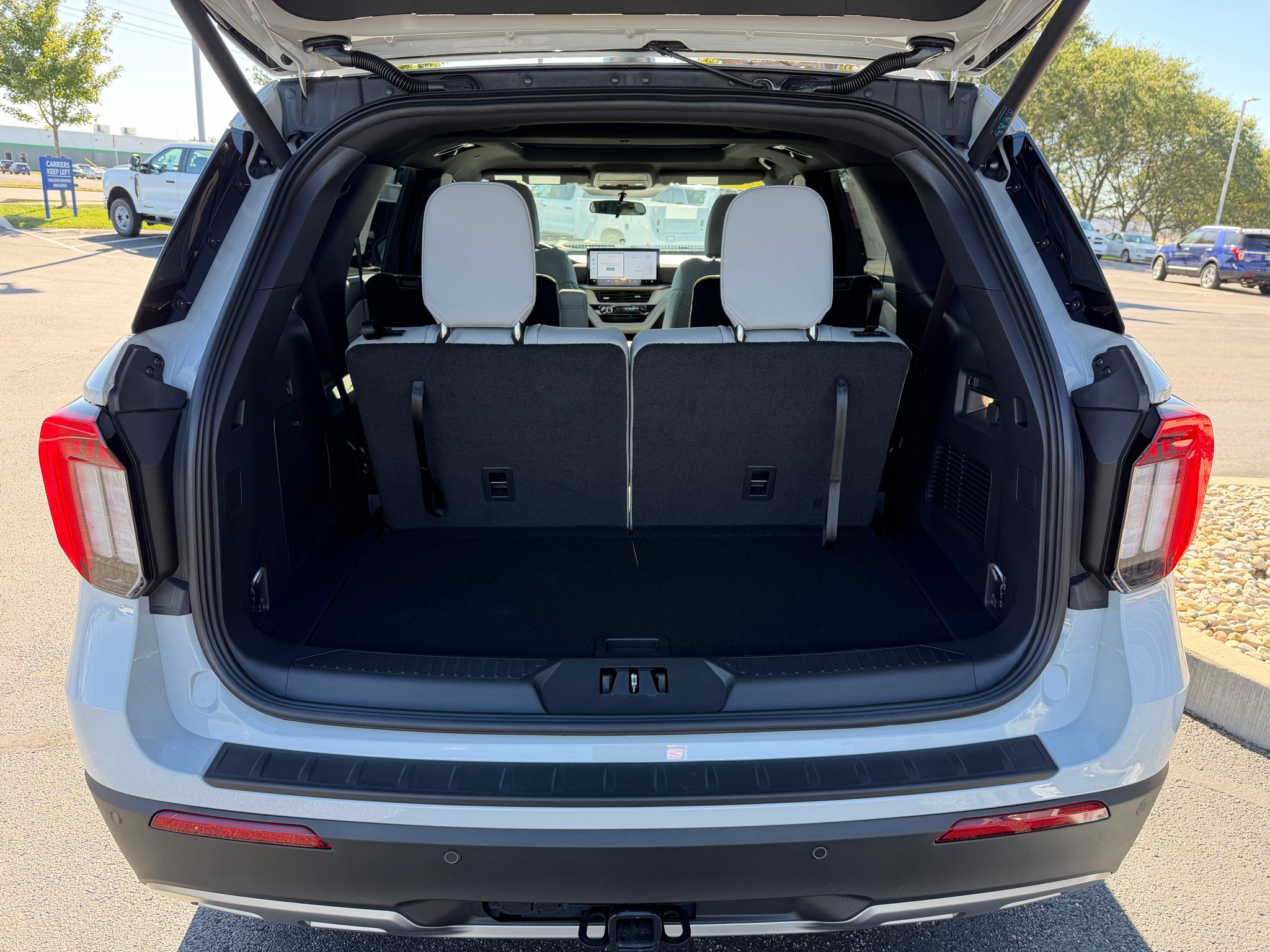 2027 Ford Explorer Active w/200A Pkg