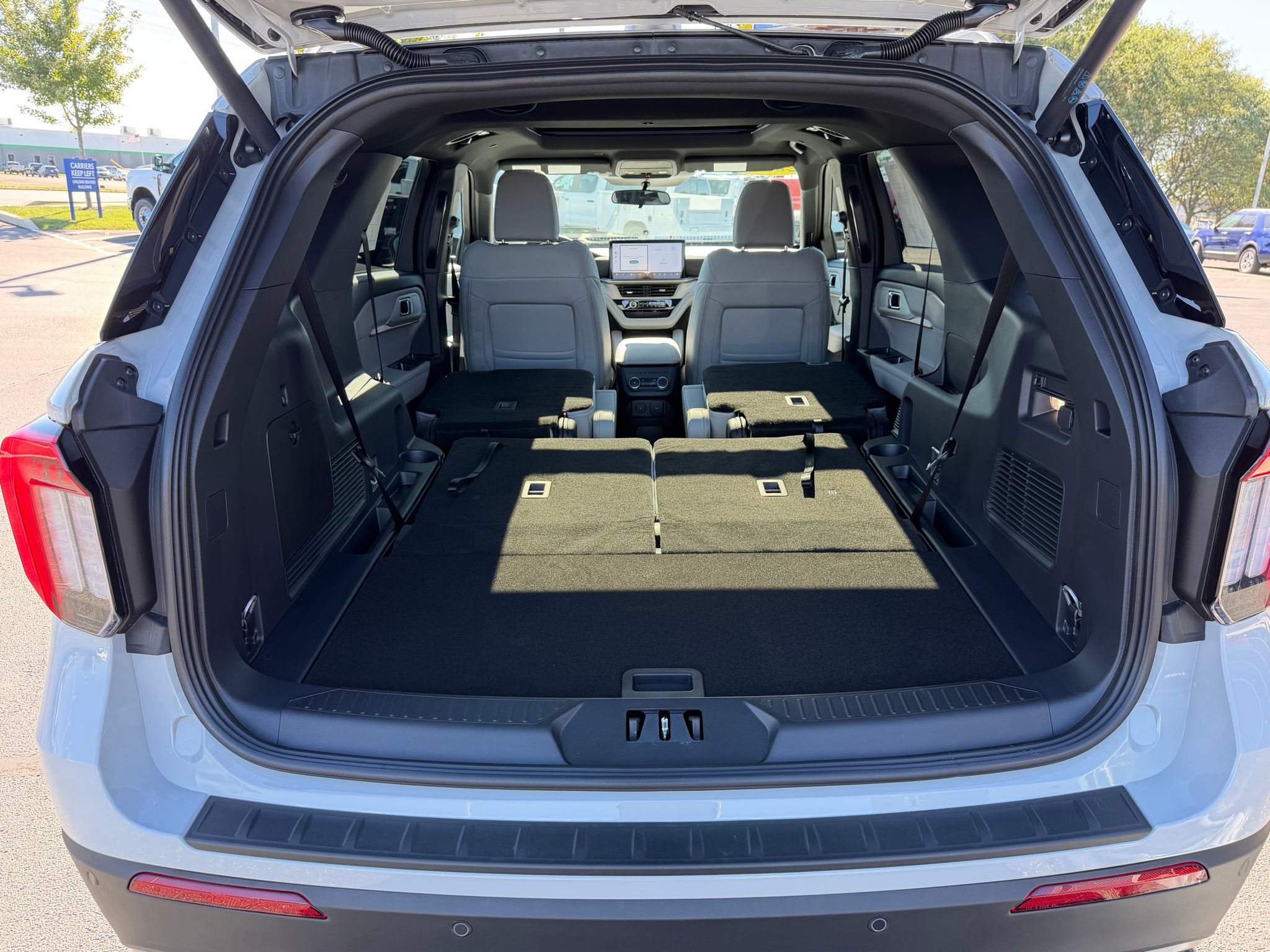 2027 Ford Explorer Active w/200A Pkg