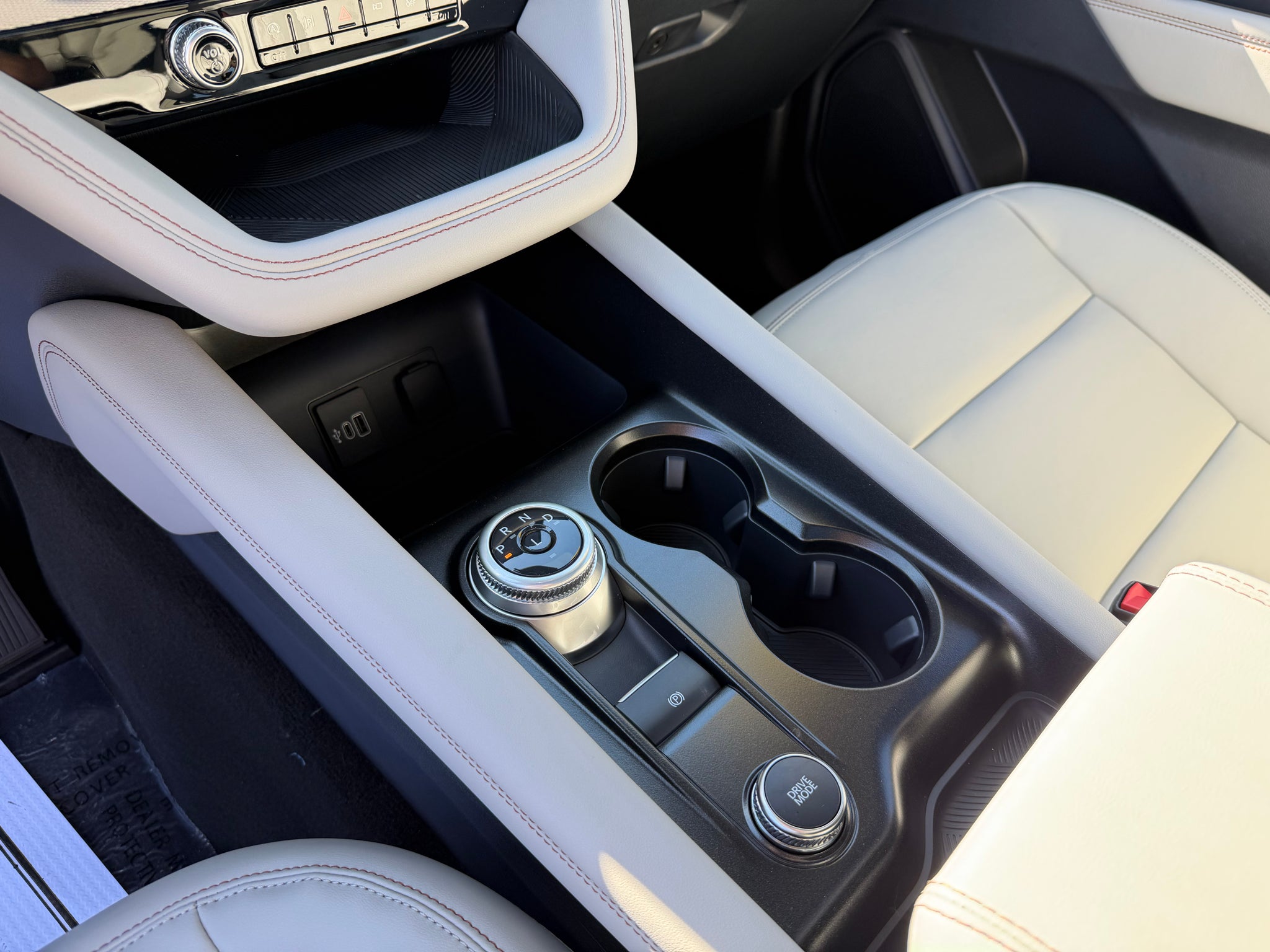 2027 Ford Explorer Active w/200A Pkg