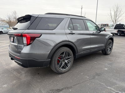 2025 Ford Explorer ST-Line
