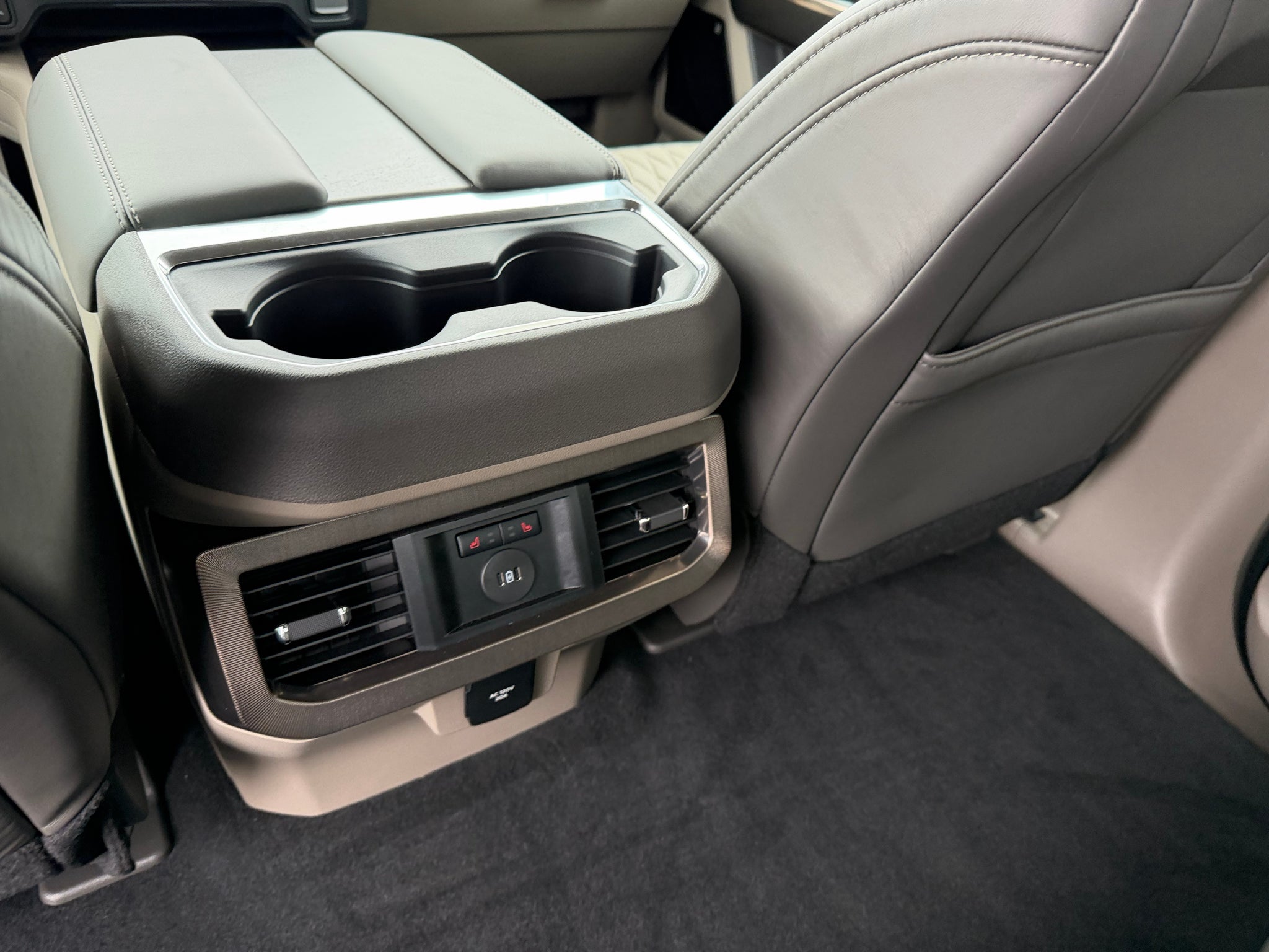 2027 Ford F-350 Platinum