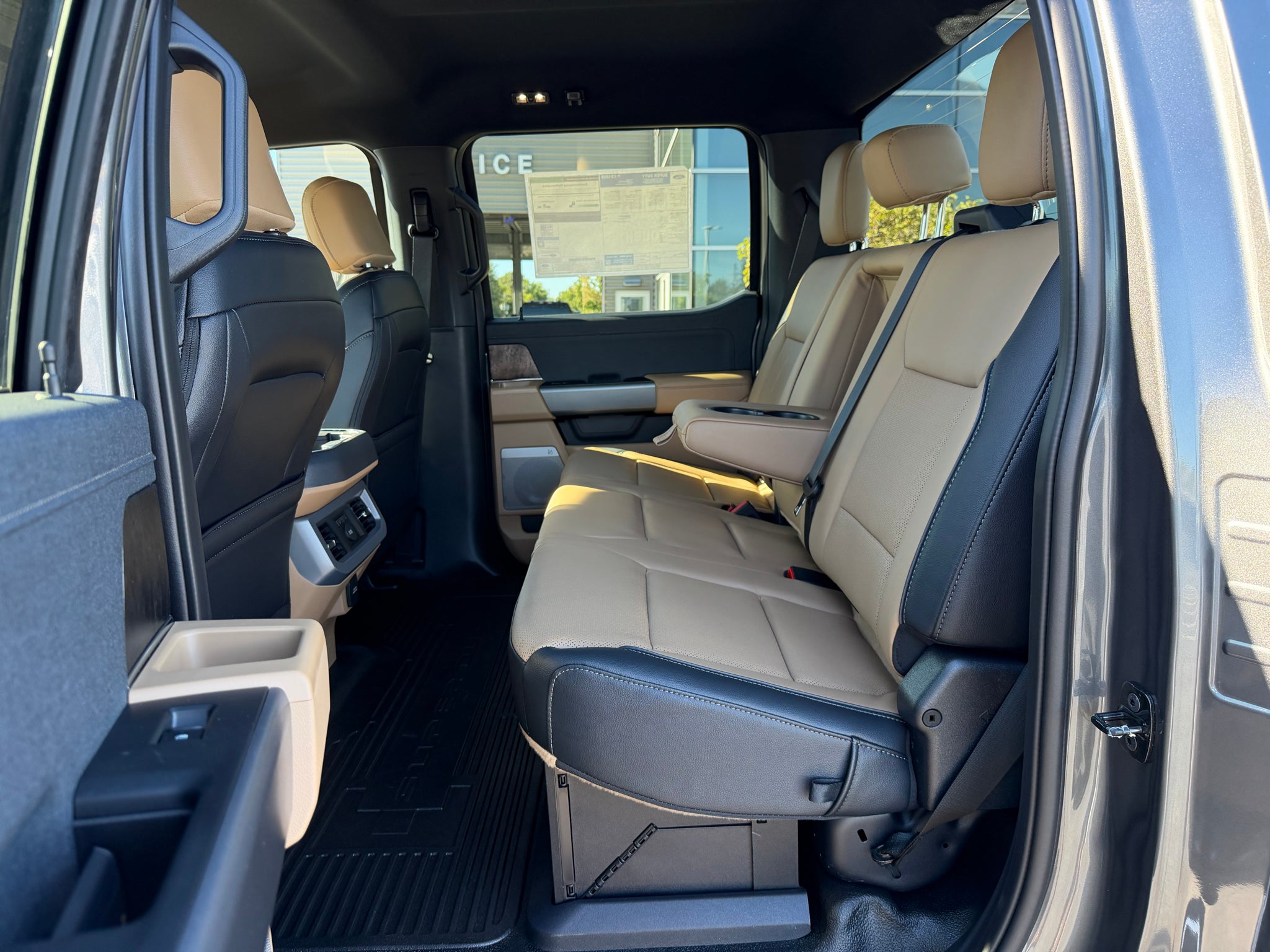 2027 Ford F-350 LARIAT