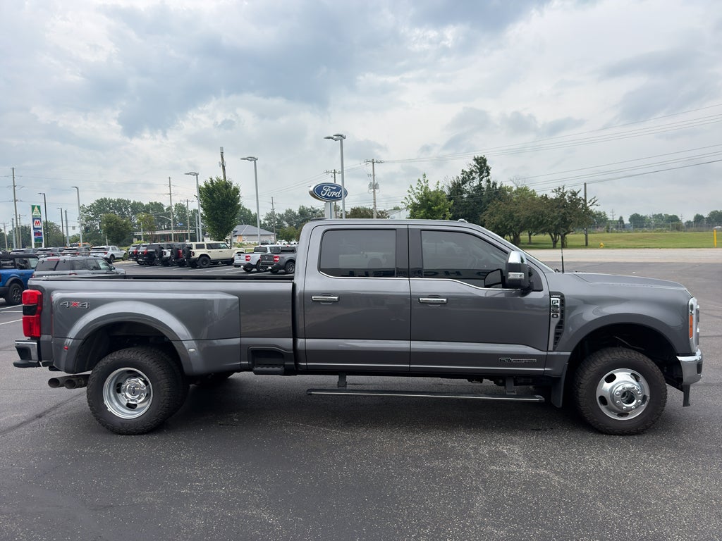 2023 Ford F-350 LARIAT