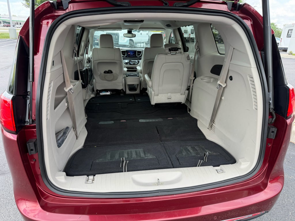 2017 Chrysler Pacifica Touring-L