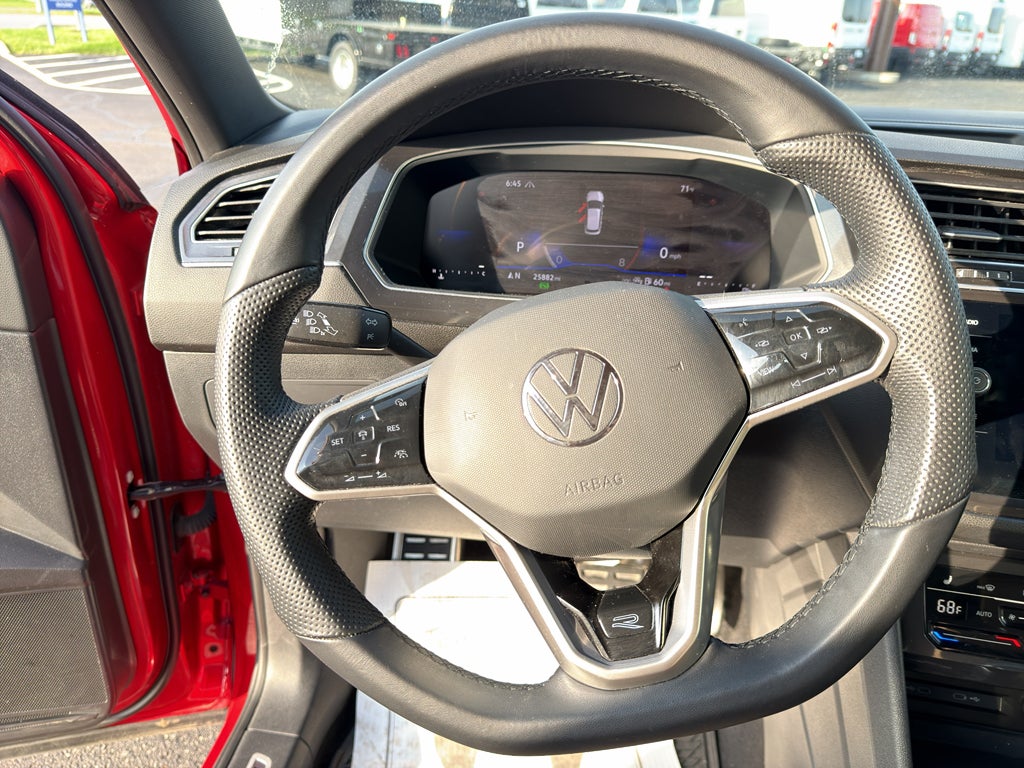 2024 Volkswagen Tiguan SE R-Line Black