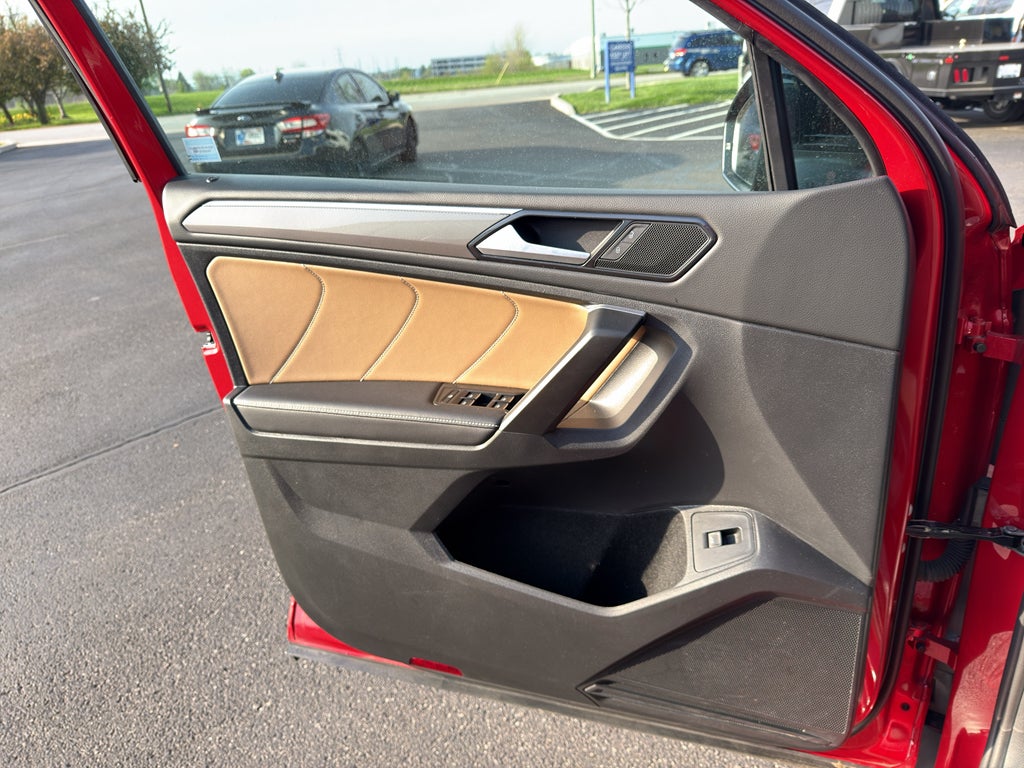 2024 Volkswagen Tiguan SE R-Line Black