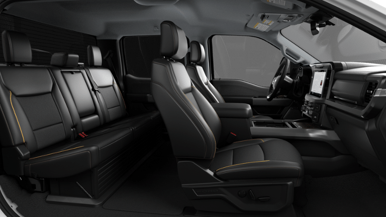 2027 Ford Chassis Cab F-350® LARIAT®